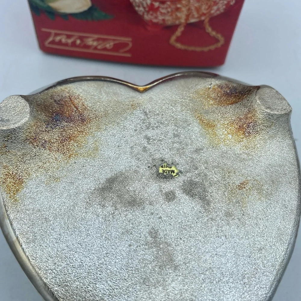 VTG Lord & Taylor Silverplate Ornate Heart Shaped jewelry Trinket Box 4x2”